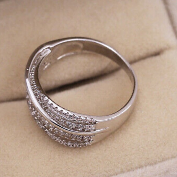 NEW 925 Sterling Silver Beautiful Ring - Picture 2 of 6